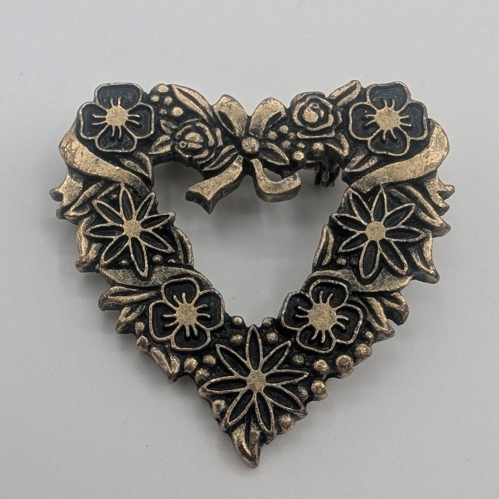 Vintage Bronze‎ Tone Floral Heart Wreath Brooch Pin Bow Rose Detail 1.25 Inch